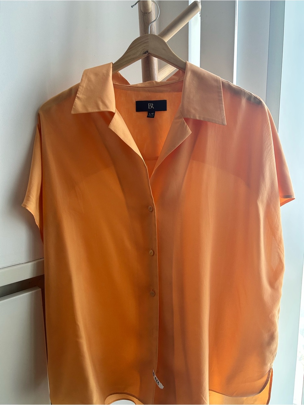 Banana Republic Women’s Silk Light Orange Short-Sleeve Button-Down Shirt, Size L